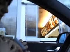 Ein Blowjob am Drive In